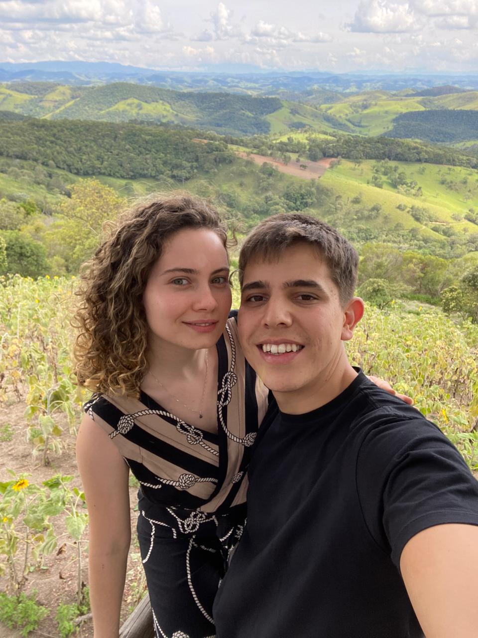 Amanda e Cristian, casal que cuida da Pousada Recanto Tangará em Paraty RJ